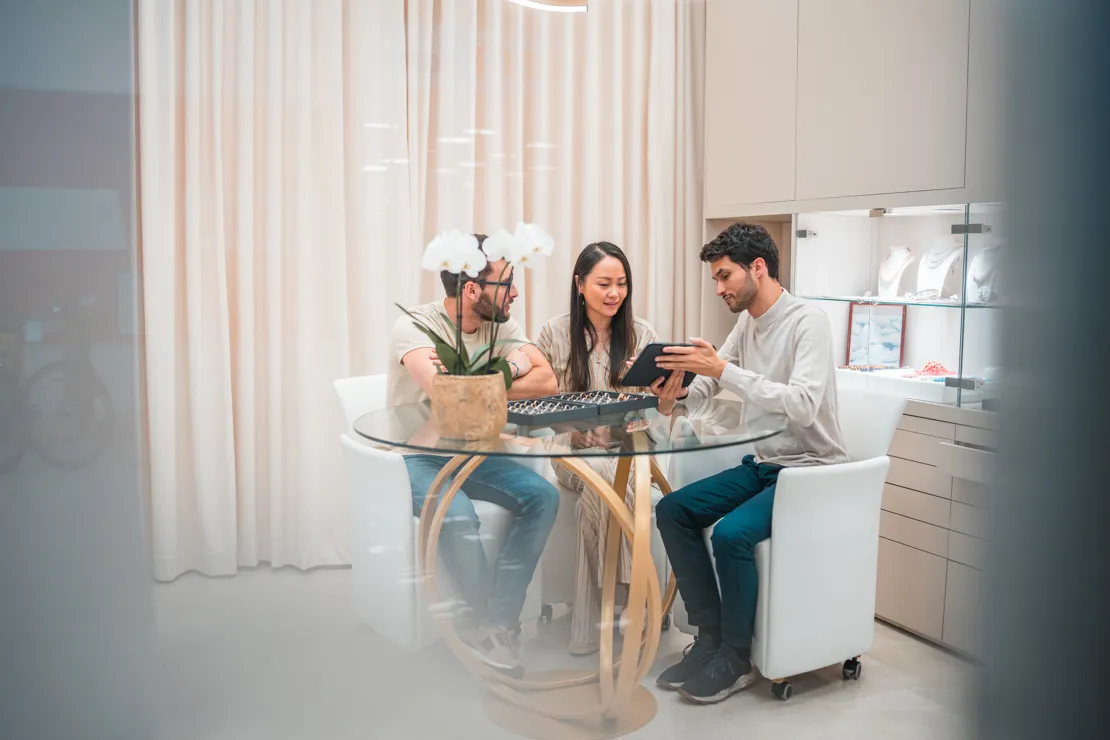 Jeweller Supporting Customers